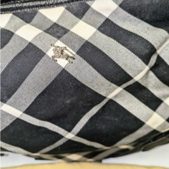 Burberry Black/White Nova Check Canvas And Leather Buckle Hobo - Picture 3 of 17
